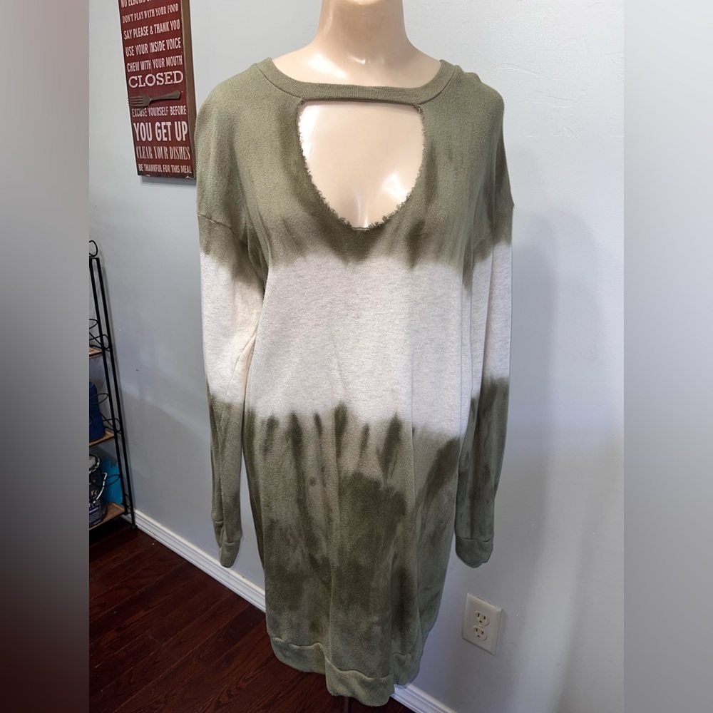 Green/cream tie dye sweater dress. Chest cut out. Size M/L